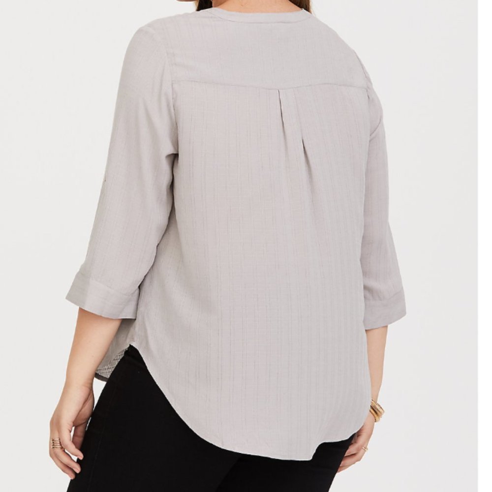 SOLD Torrid Light Gray Tie Front Harper Blouse 4 - Picture 6 of 7